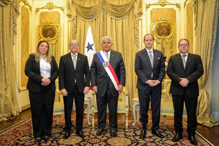 El acto protocolar tuvo lugar en el Palacio de las Garzas.