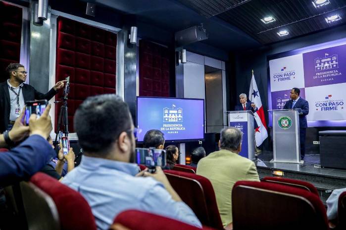 José Raúl Mulino durante una de sus primeras conferencias de prensa como presidente de la República, un formato que convirtió los jueves en una cita habitual con los medios.