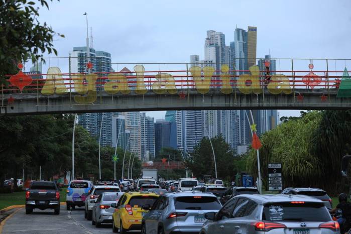 Decoración navideña en la ciudad capital.