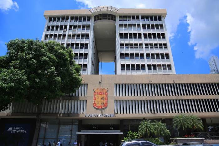 Alcaldía de Panamá adjudica $4,8 millones para limpiar ríos y playas