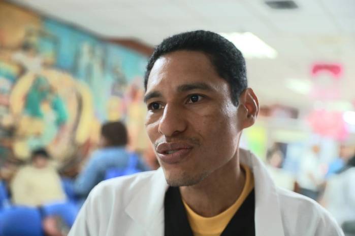 Eybar Sanguillén, psicólogo clínico de la unidad de salud mental del ION, recuerda que durante las primeras horas la tensión y la ansiedad eran evidentes entre los pacientes.