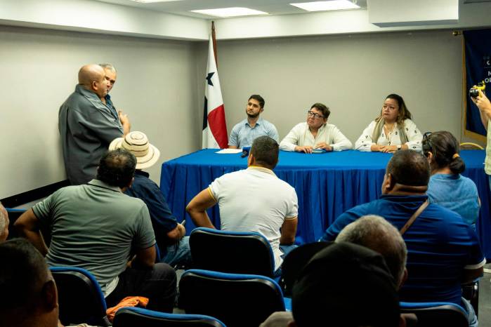 Operadores de Panamá Oeste reclaman acceso a la vía, mientras el MOP condiciona una solución definitiva al avance del Cuarto Puente.