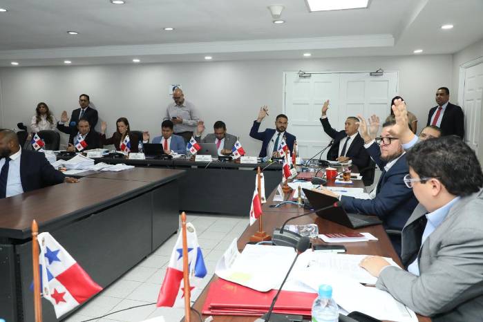 Diputados advirtieron sobre atrasos en infraestructura escolar, falta de recursos para el Oncológico y el abandono del sector agro.