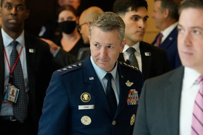 Caine revisará preparativos operativos mientras Washington incrementa la presión sobre el gobierno de Nicolás Maduro.