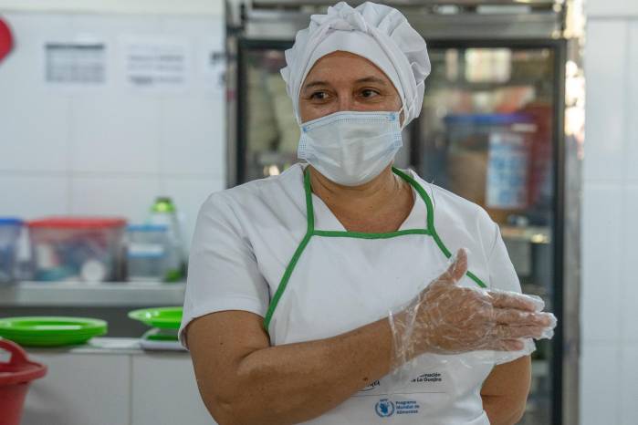 La chef Carolina Sánchez cocina para combatir la desnutrición infantil en Latinoamérica