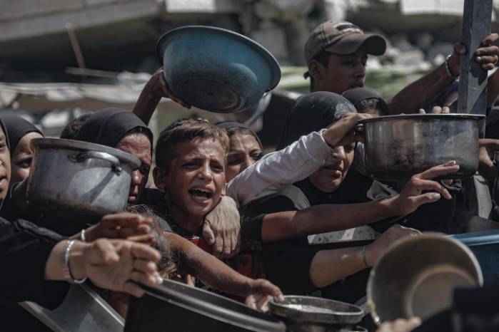 La ONU confirmó hoy por primera vez de forma oficial algo que venían semanas alertando: que los palestinos de la Franja de Gaza sufren hambruna y que un total de 1,6 millones de los casi 2 millones de gazatíes padecen hambre.