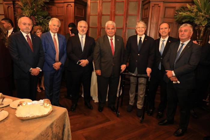 Presidente Mulino recibió a exmandatarios y líderes internacionales.