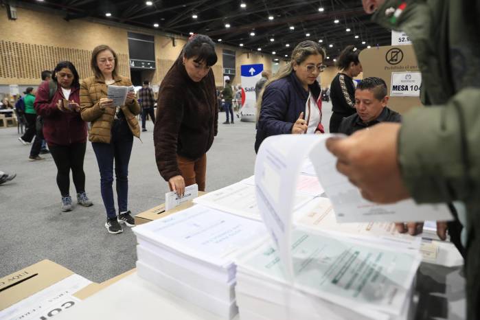 Fotografía de archivo, tomada el pasado 8 de marzo, durante las elecciones primarias de partidos en Colombia, en Bogotá (Colombia). EFE/Carlos Ortega
