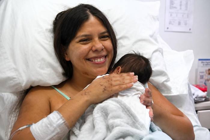 Juan David, de apenas 18 días de nacido, sobrevivió más de 30 horas bajo los escombros junto a su madre.