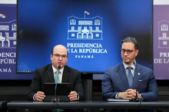 Adolfo Fábrega, administrador de la Autoridad de Innovación Gubernamental (AIG), y Fausto Fernández, viceministro de Finanzas.