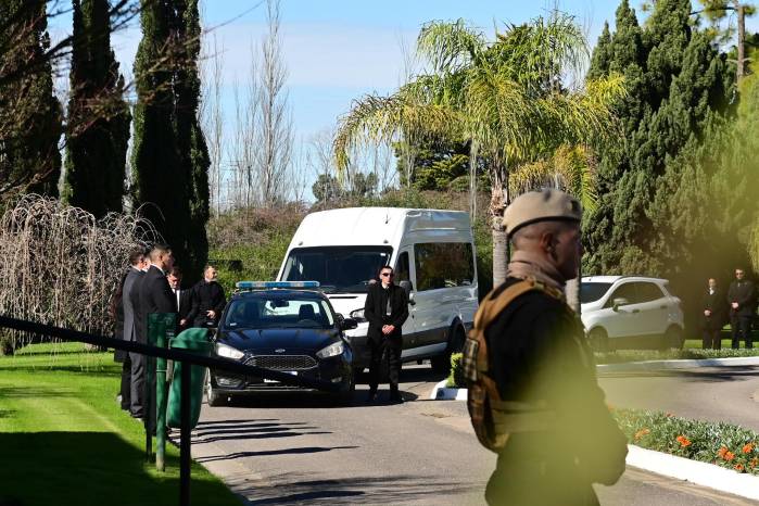 Lionel Messi llegó a despedir a su padre Jorge Messi, fallecido a los 68 años, en el cementerio privado El Prado, ubicado en las afueras de la ciudad argentina de Rosario.