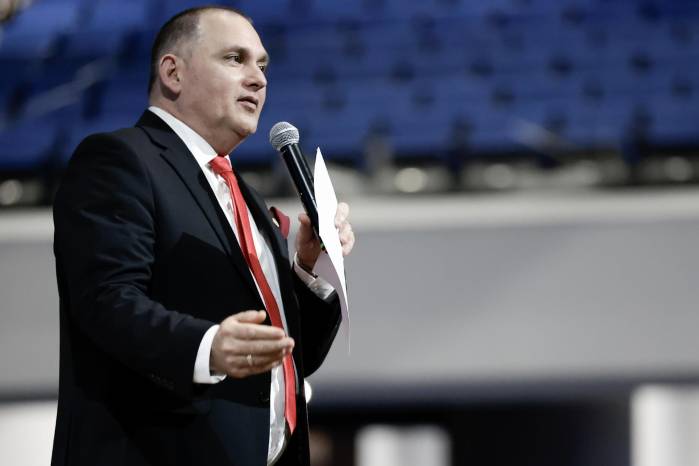 El gerente médico de la Caja Costarricense del Seguro Social (CCSS), Alexander Sánchez, habla durante el foro 'Del ebáis al futuro: Transformación de la Atención Primaria en Costa Rica' este martes, en San José.