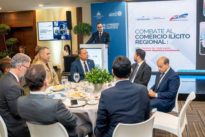 El ministro del MICI, Julio Moltó, proyectó a Panamá como la plataforma ideal para empresas dominicanas.