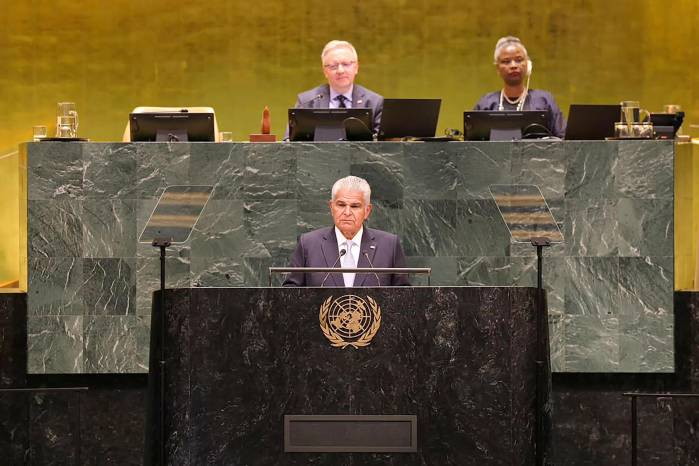 Fotografía cedida por la Presidencia de Panamá que muestra a su mandatario, José Raúl Mulino, durante su intervención en la 81ª Asamblea General de Naciones Unidas en Nueva York.