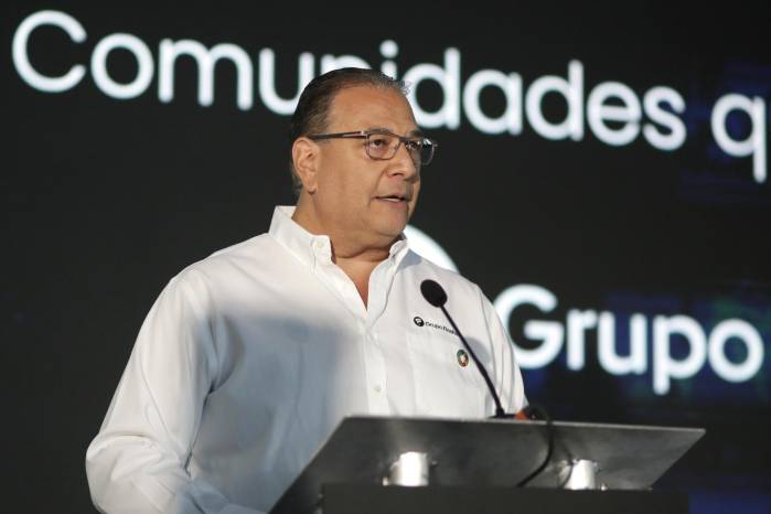 El vicepresidente ejecutivo del Grupo Ficohsa, Luis Atala, habla en la presentación del informe 'Memoria de Sostenibilidad 2025' en Tegucigalpa (Honduras).