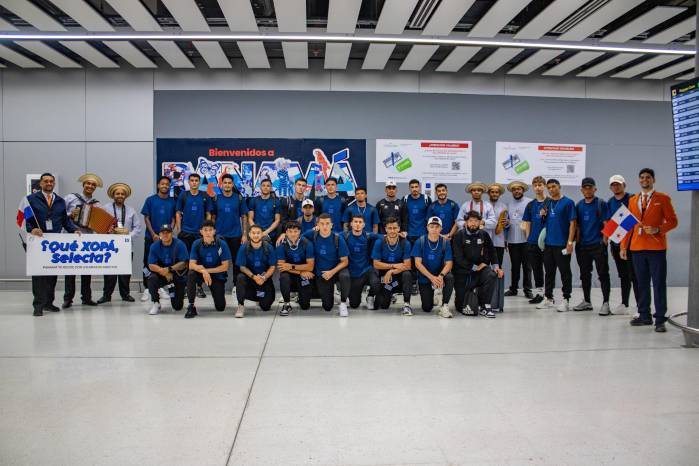 La selección de El Salvador en su arribo a Panamá.