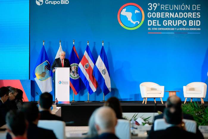 El presidente de Panamá, José Raúl Mulino, habla durante La 39 Reunión de Gobernadores del Istmo Centroamericano, Panamá y la República Dominicana del Grupo Banco Interamericano de Desarrollo (Grupo BID) este martes, en ciudad de Panamá (Panamá). EFE/ Bienvenido Velasco