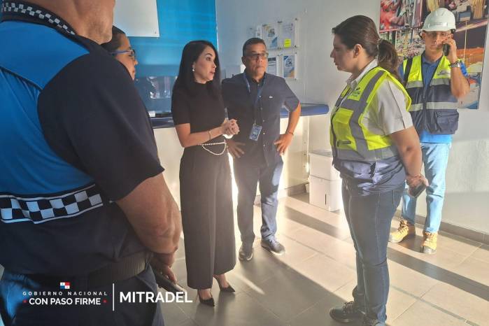 La ministra de Trabajo, Jackeline Muñoz, realizó inspecciones en las terminales portuarias para verificar el cumplimiento de las normas laborales.