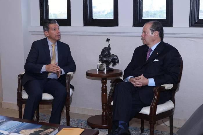 El ministro de Relaciones Exteriores de Panamá, reunido con Samuel Campos, presidente de la empresa NEWMARK Latinoamérica.