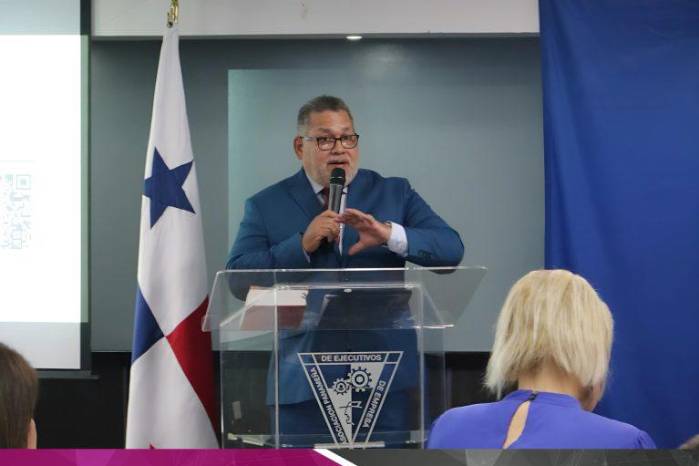 Carlos Ernesto Villalobos nuevo magistrado para la Sala Primera.