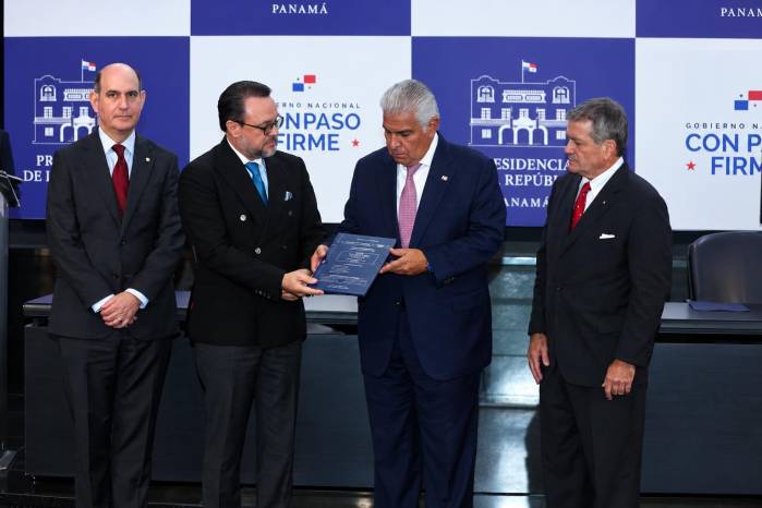 El presidente Mulino recibió de la comisión interministerial el informe con las recomendaciones sobre el futuro de Cobre Panamá.