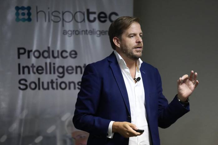 El director de Producto e Innovación de la empresa española Hispatec, Gonzalo Martín, habla durante un evento este miércoles, en Lima (Perú).