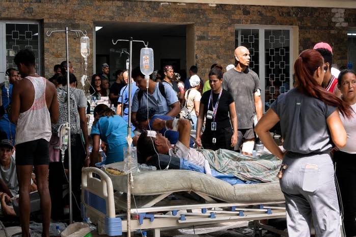 ‘Apretaba la garganta para no llorar’: los médicos que sostienen a Venezuela tras el terremoto