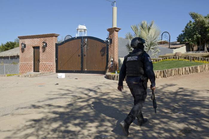 Guzmán fue capturado y trasladado a la Ciudad de México antes de ser trasladado a la prisión de alta seguridad del Altiplano, en el centro de México, de donde “El Chapo” se fugó.