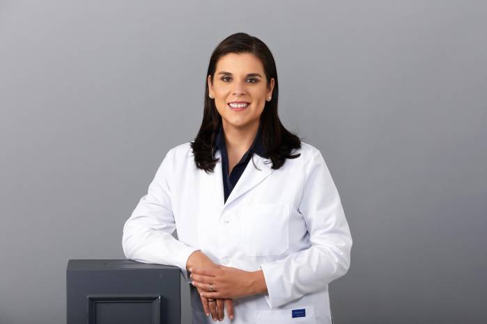 Fotografía cedida por Roche que muestra a la neuróloga especializada en esclerosis múltiple (EM) Irene Treviño Frenk.