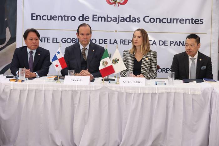 El canciller Javier Martínez-Acha formalizó en Ciudad de México la invitación para que ese país se adhiera al Protocolo del Tratado de Neutralidad del Canal de Panamá.