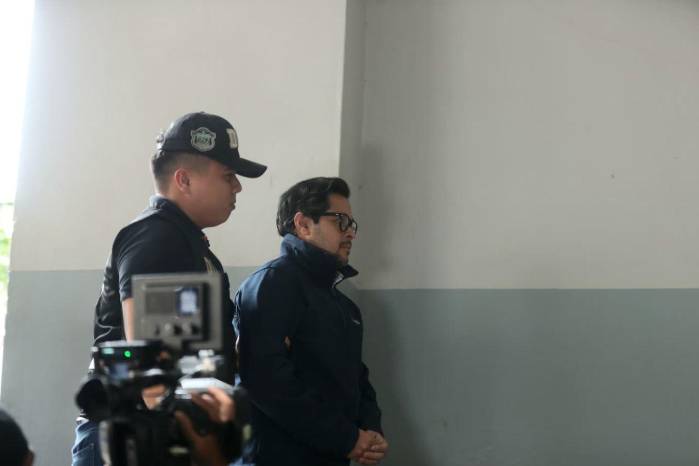 Publio De Gracia, exdirector de la Dirección General de Ingresos (DGI), durante su llegada a la audiencia de control.