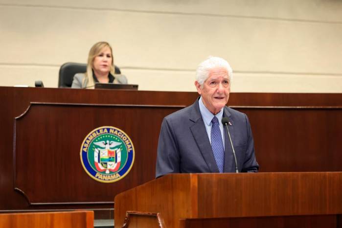 Narciso Arellano, presidente del Tribunal Electoral, presentó ante la Asamblea Nacional la propuesta de reforma al Código Electoral que plantea cambios en la distribución de curules por resto mayor.