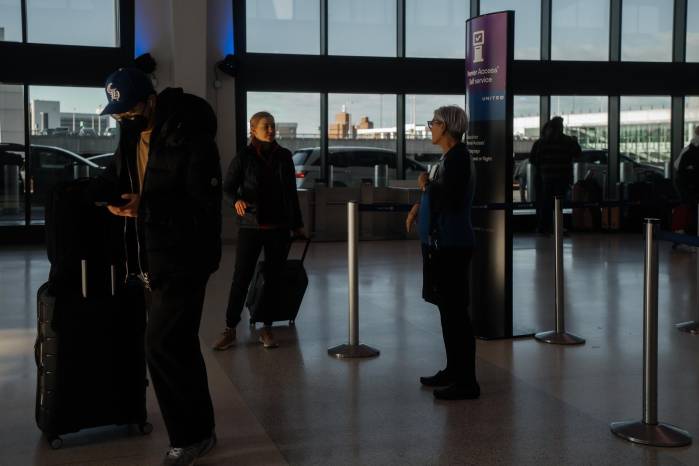 El fuerte temporal y las inundaciones asociadas obligaron a cerrar el aeropuerto de Santa Bárbara.
