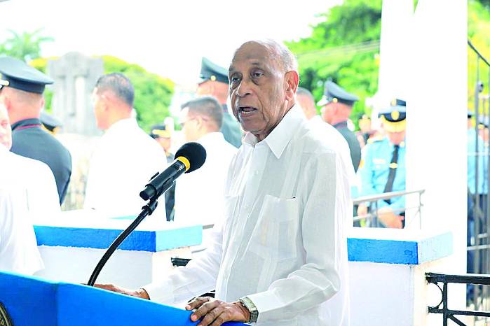 Adolfo Ahumada: rinde tributo a los próceres y llama a mantener la unidad nacional