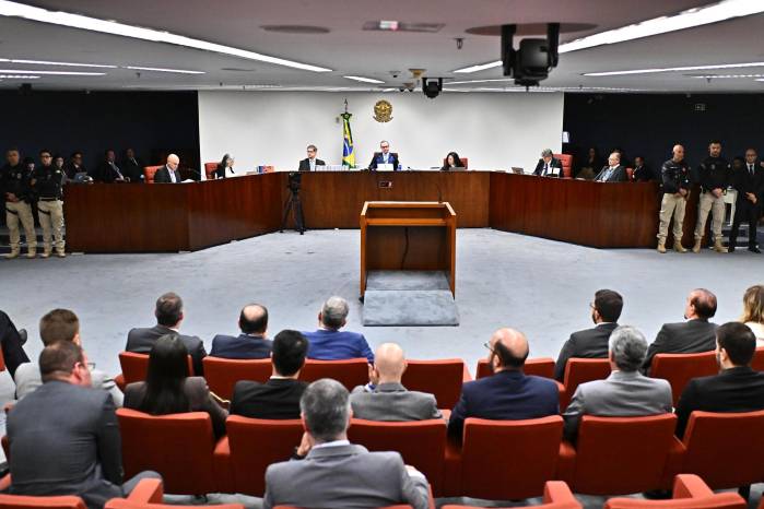 Fotografía general del juicio por intento de golpe de Estado del expresidente de Brasil Jair Bolsonaro este martes, en el Supremo Tribunal Federal en Brasilia.