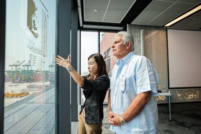 Los representantes de la Autoridad del Puerto de Singapur (PSA) agradecieron al presidente panameño por confiar en esta megaobra