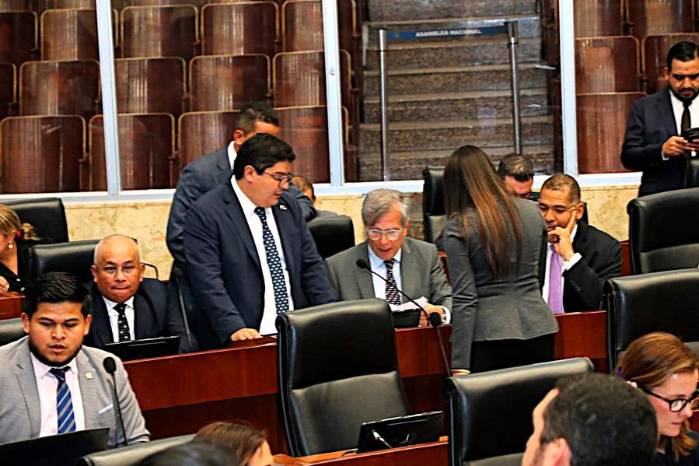 Las reformas al reglamento interno de la Asamblea pasan ahora a tercer debate.