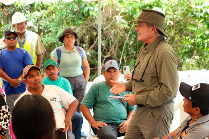 Comunidades cercanas a la mina lanzan programa para monitorear sus ríos