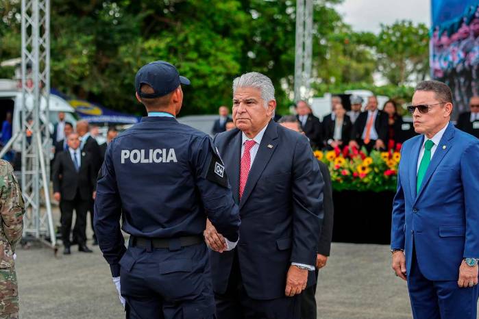Mulino a la fuerza pública: “Si aceptan sobornos, quítense el uniforme”