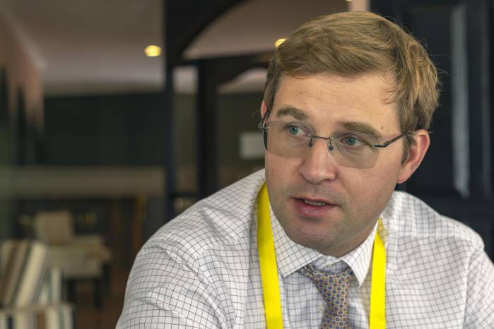 El fundador y CEO de Freedom Holding Corp., Timur Turlov, habla durante una entrevista con EFE.