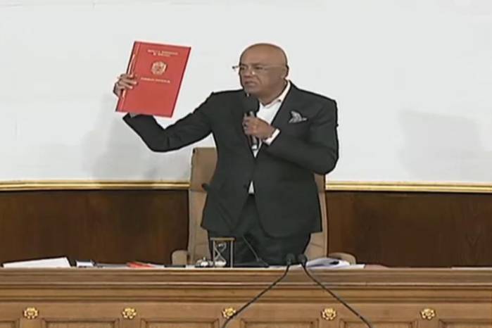 Captura de video de una transmisión del canal estatal Venezolana de Televisión del presidente de la Asamblea Nacional Jorge Rodríguez durante la aprobación de la ley de amnistía este 19 de febrero.