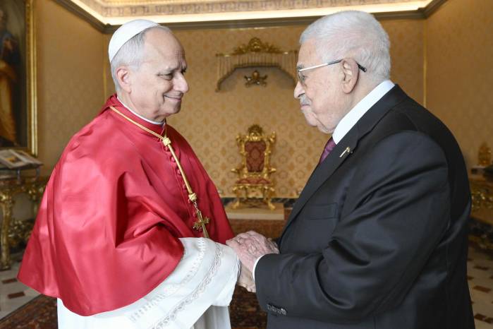El papa León XIV se reúne con el presidente de la Autoridad Palestina, Mahmud Abás, este jueves en el Vaticano.