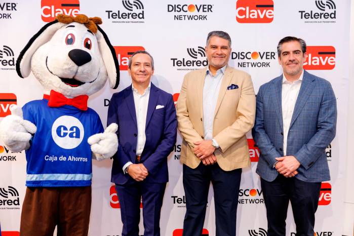 Alexander Acosta, vicepresidente ejecutivo y gerente general de Telered; Andrés Farrugia G., gerente general de Caja de Ahorros; Alejandro Orestano, vicepresidente de Mercados Internacionales de Discover