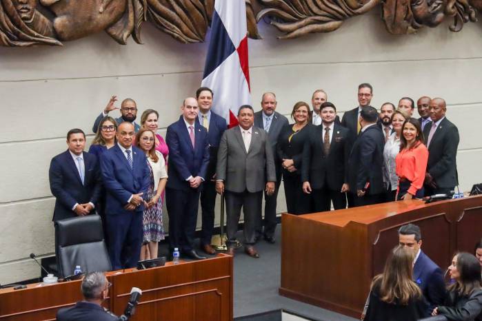 Asamblea aprueba ley fiscal para multinacionales bajo presión internacional.