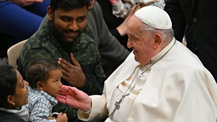 “No podemos ignorar que estamos celebrando el día de los trabajadores, que tanto importaba al papa Francisco”, recordó el cardenal.