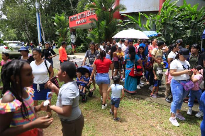 Cientos de familias se acercaron al Jardín Botánico Summit.
