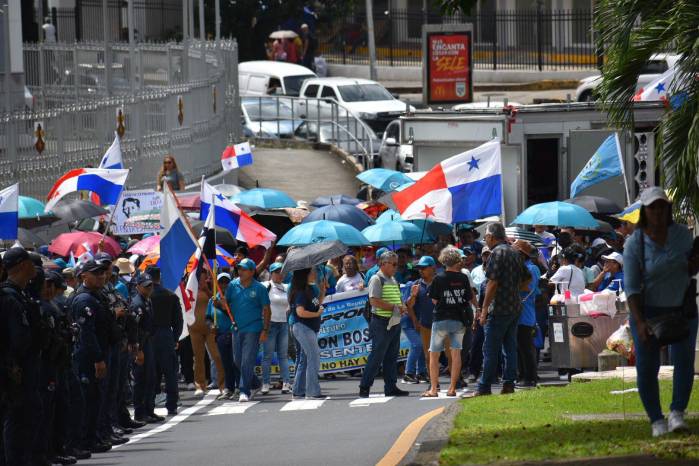 El grupo de alumnos del Remón Cantera pidió a los profesores ‘no desistir en su lucha’.
