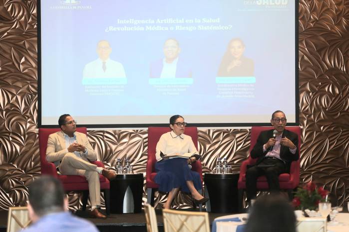 Participaron el doctor José Vicente Pachar Lucio, la Dra. Rita Tello Sáenz y el ingeniero Eduardo Amado, director de informática del Ministerio de Salud.