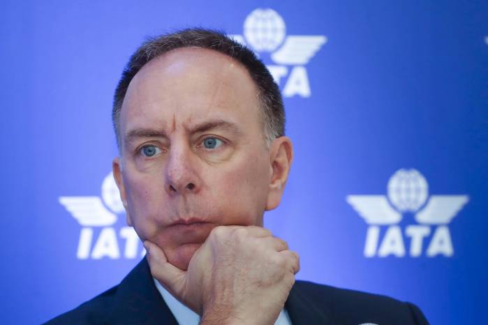 El vicepresidente regional para las Américas de la IATA, Peter Cerdá, asiste a una conferencia de prensa este martes, en San Salvador.