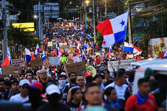 Miles de panameños salieron a las calles en 2023 para protestar contra la extensión de un contrato minero.